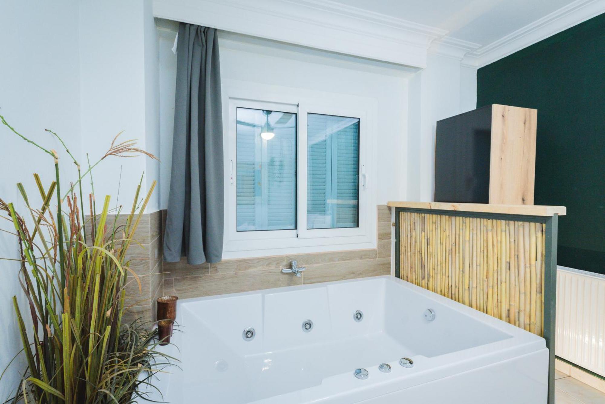 Stylish Apt W Jacuzzi, 5 Min To White Tower Салоніки Екстер'єр фото